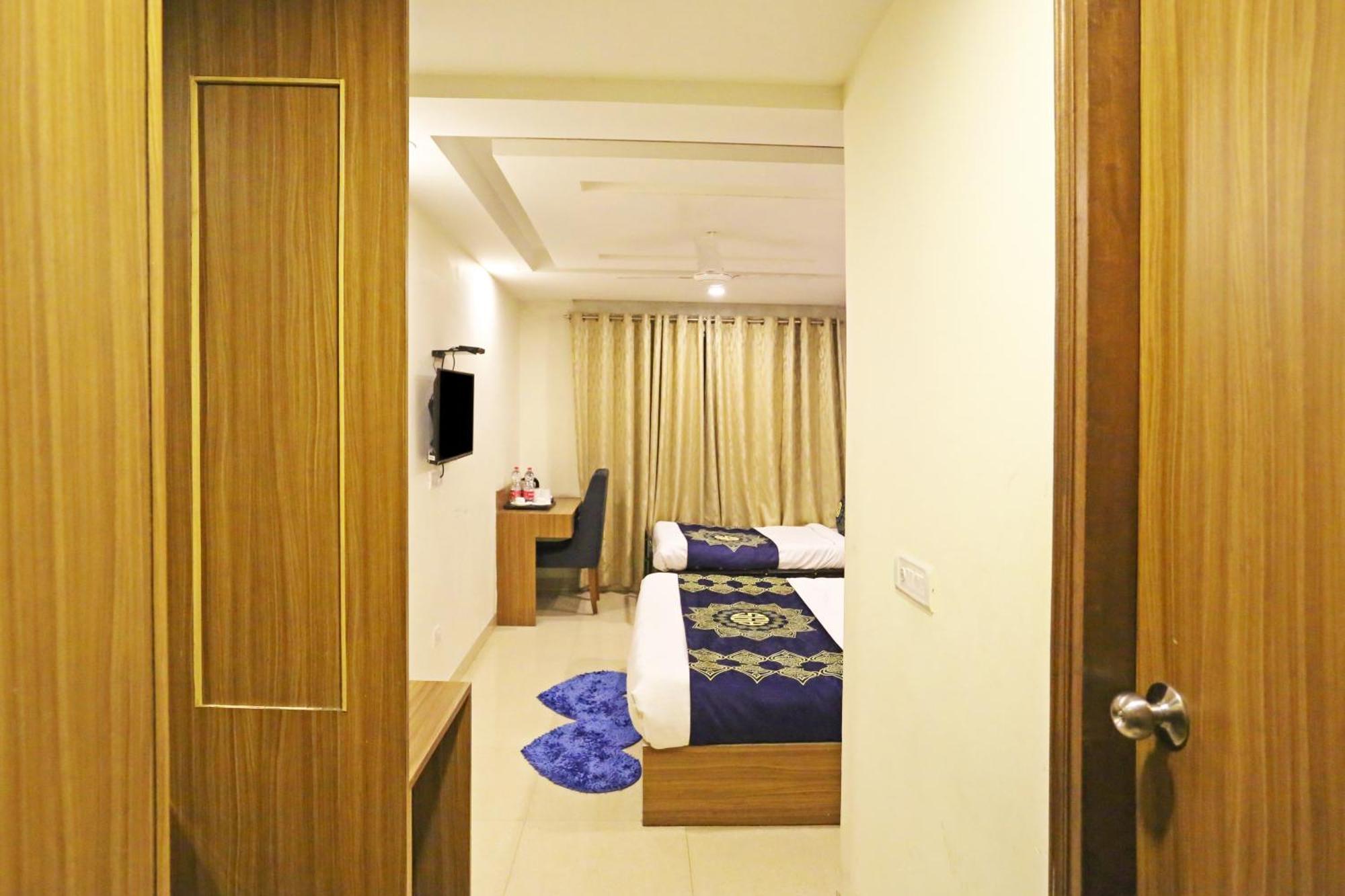 Hotel Grand Suites By D'Capitol Near Delhi Airport New Delhi Exteriör bild