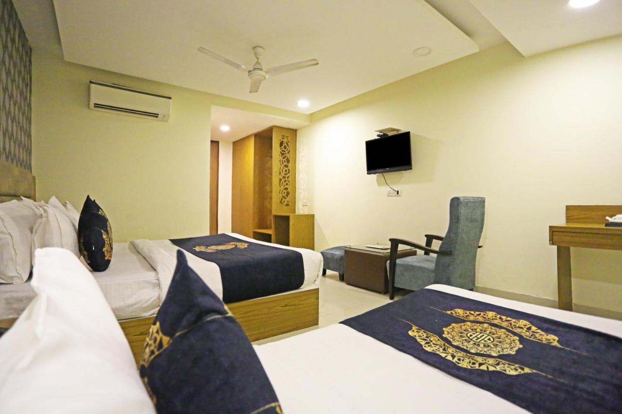 Hotel Grand Suites By D'Capitol Near Delhi Airport New Delhi Exteriör bild