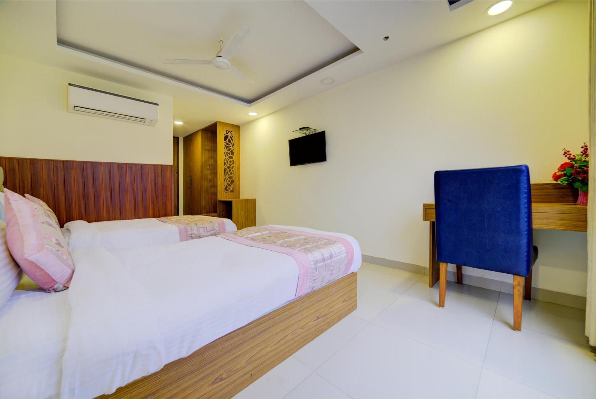 Hotel Grand Suites By D'Capitol Near Delhi Airport New Delhi Exteriör bild
