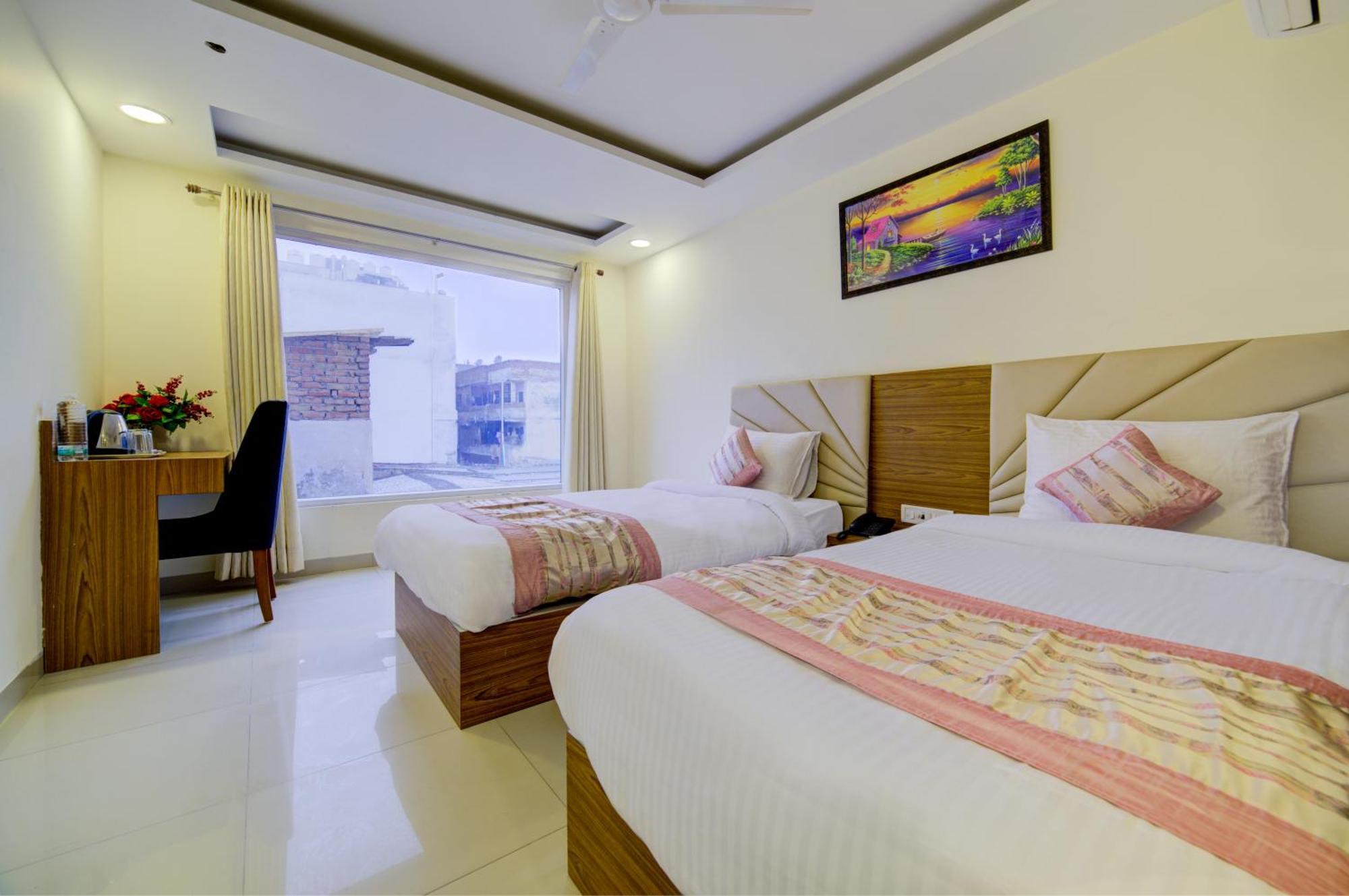 Hotel Grand Suites By D'Capitol Near Delhi Airport New Delhi Exteriör bild