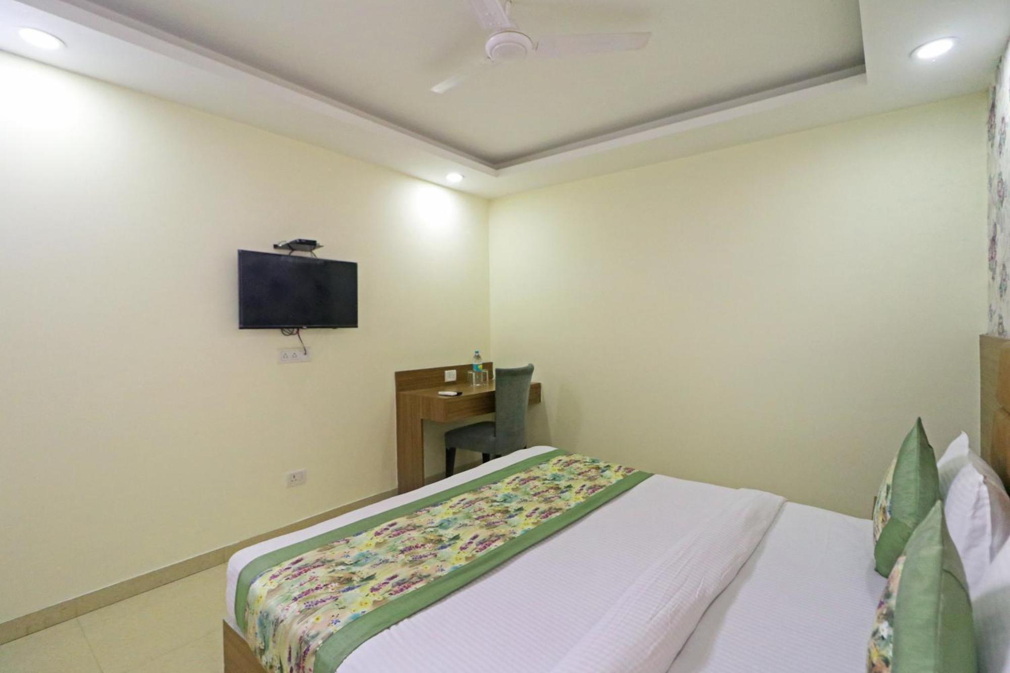 Hotel Grand Suites By D'Capitol Near Delhi Airport New Delhi Exteriör bild