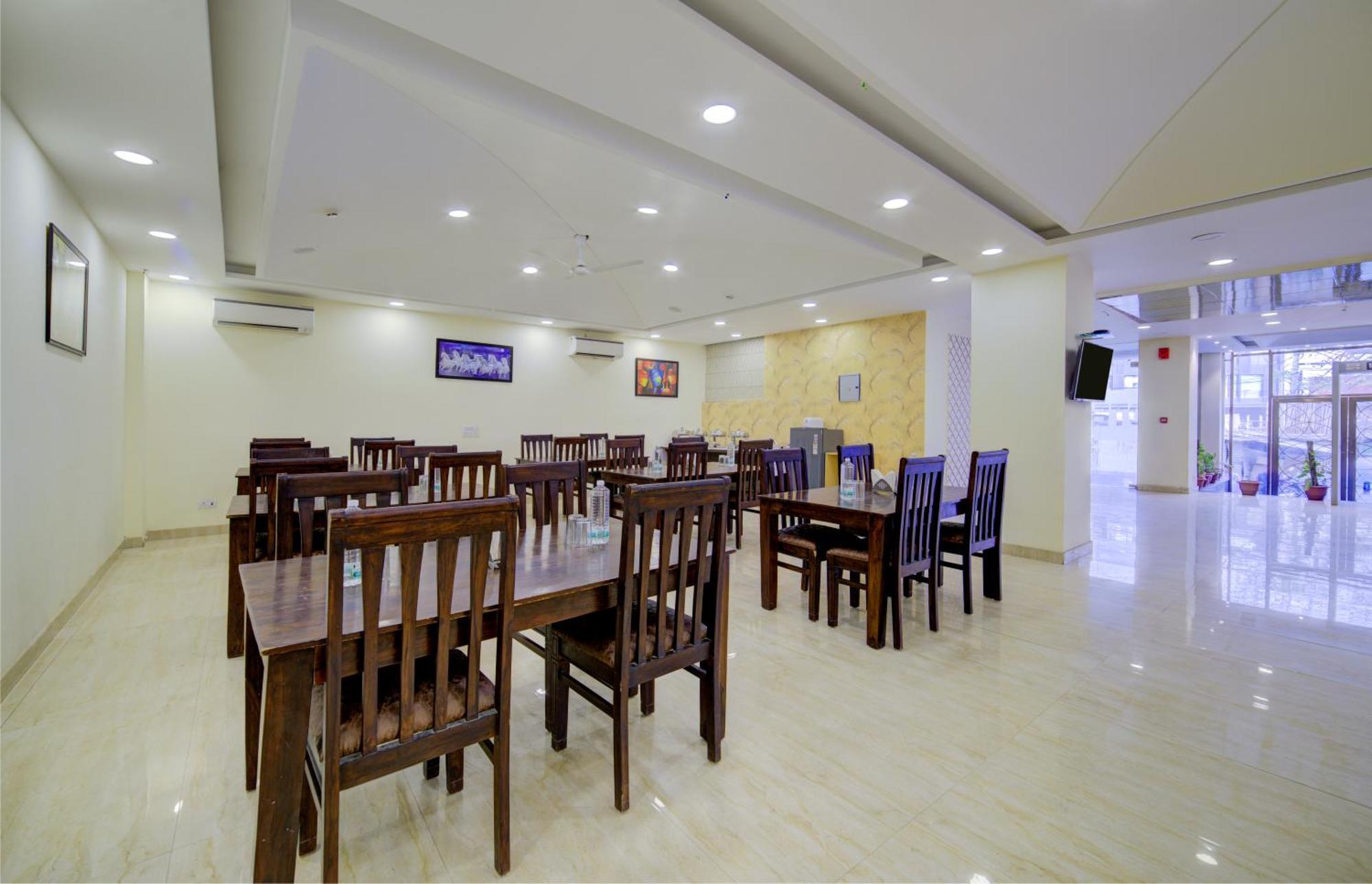 Hotel Grand Suites By D'Capitol Near Delhi Airport New Delhi Exteriör bild