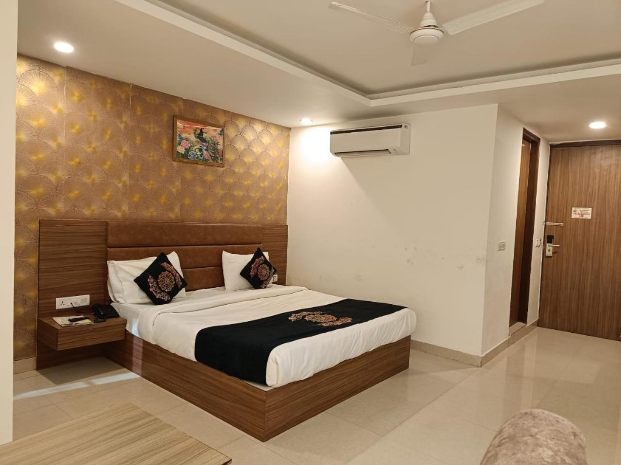 Hotel Grand Suites By D'Capitol Near Delhi Airport New Delhi Exteriör bild