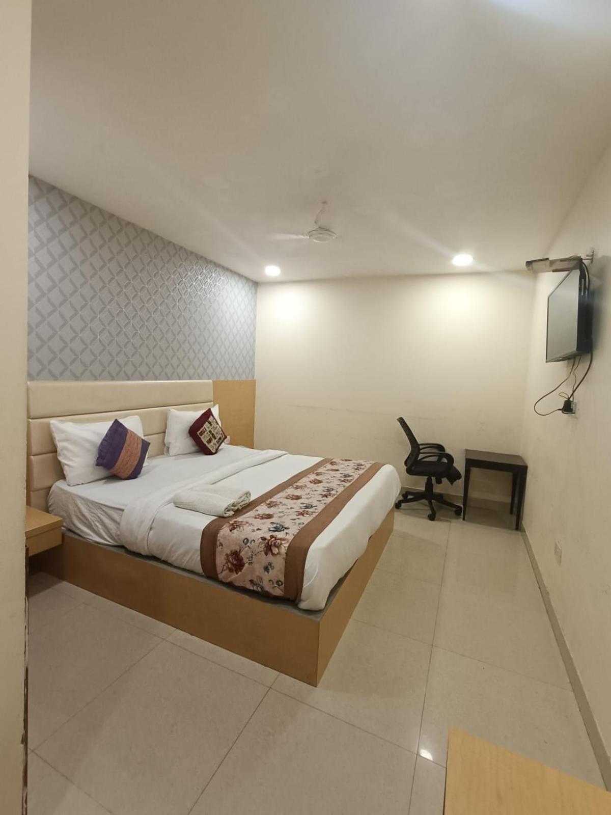 Hotel Grand Suites By D'Capitol Near Delhi Airport New Delhi Exteriör bild
